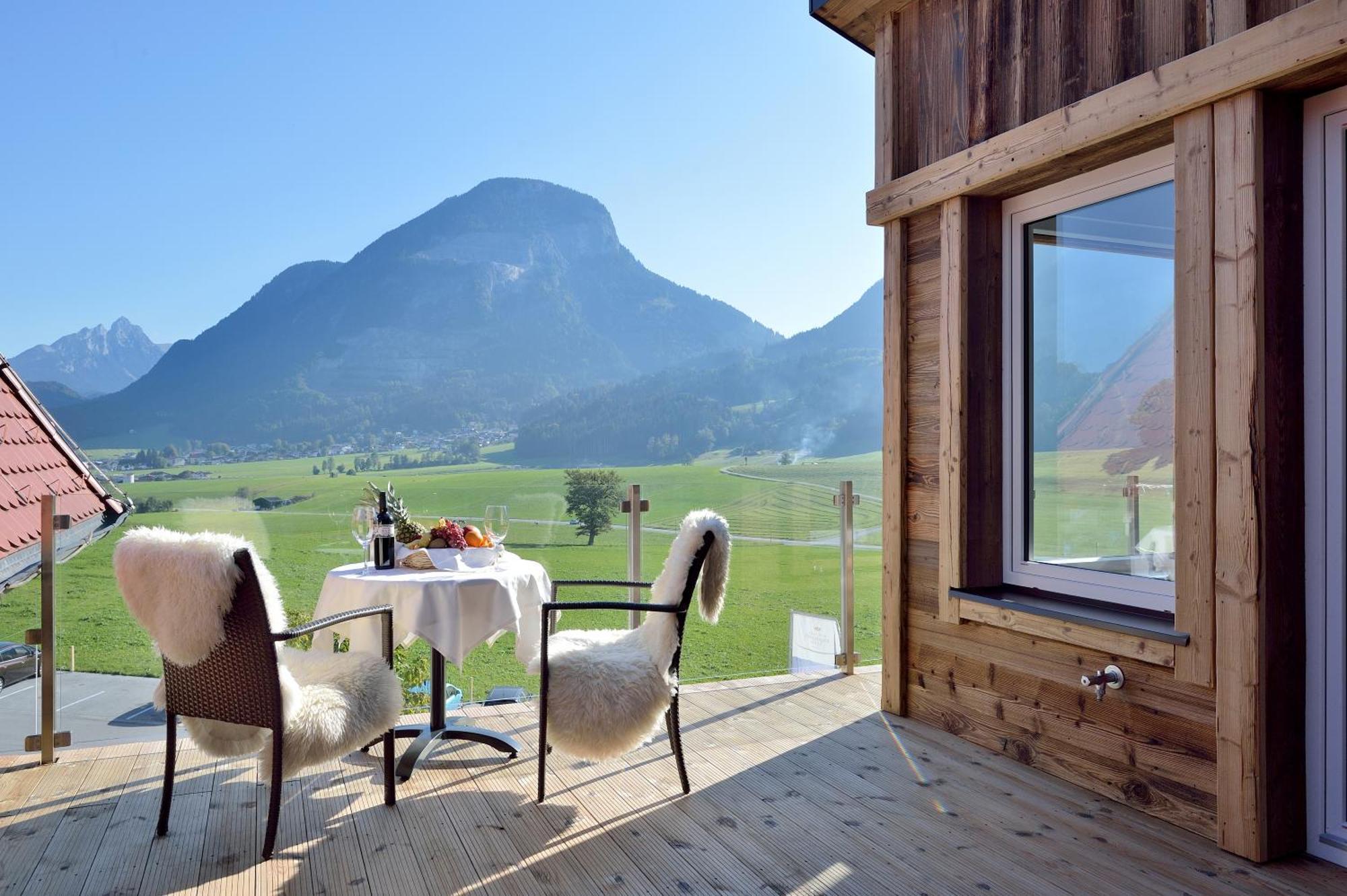 Suite mit Bergblick